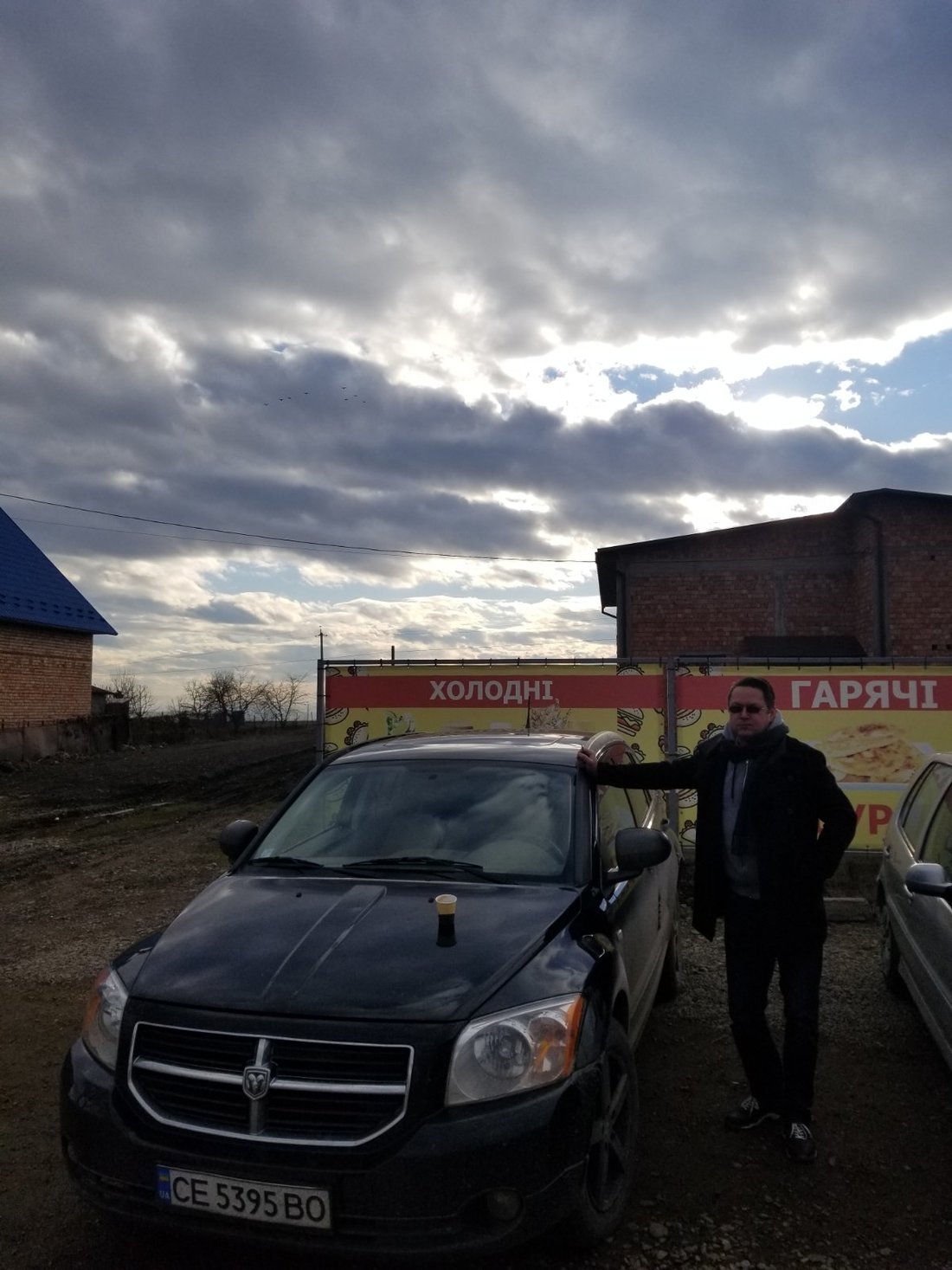 Несутся кони на рисунке детском,