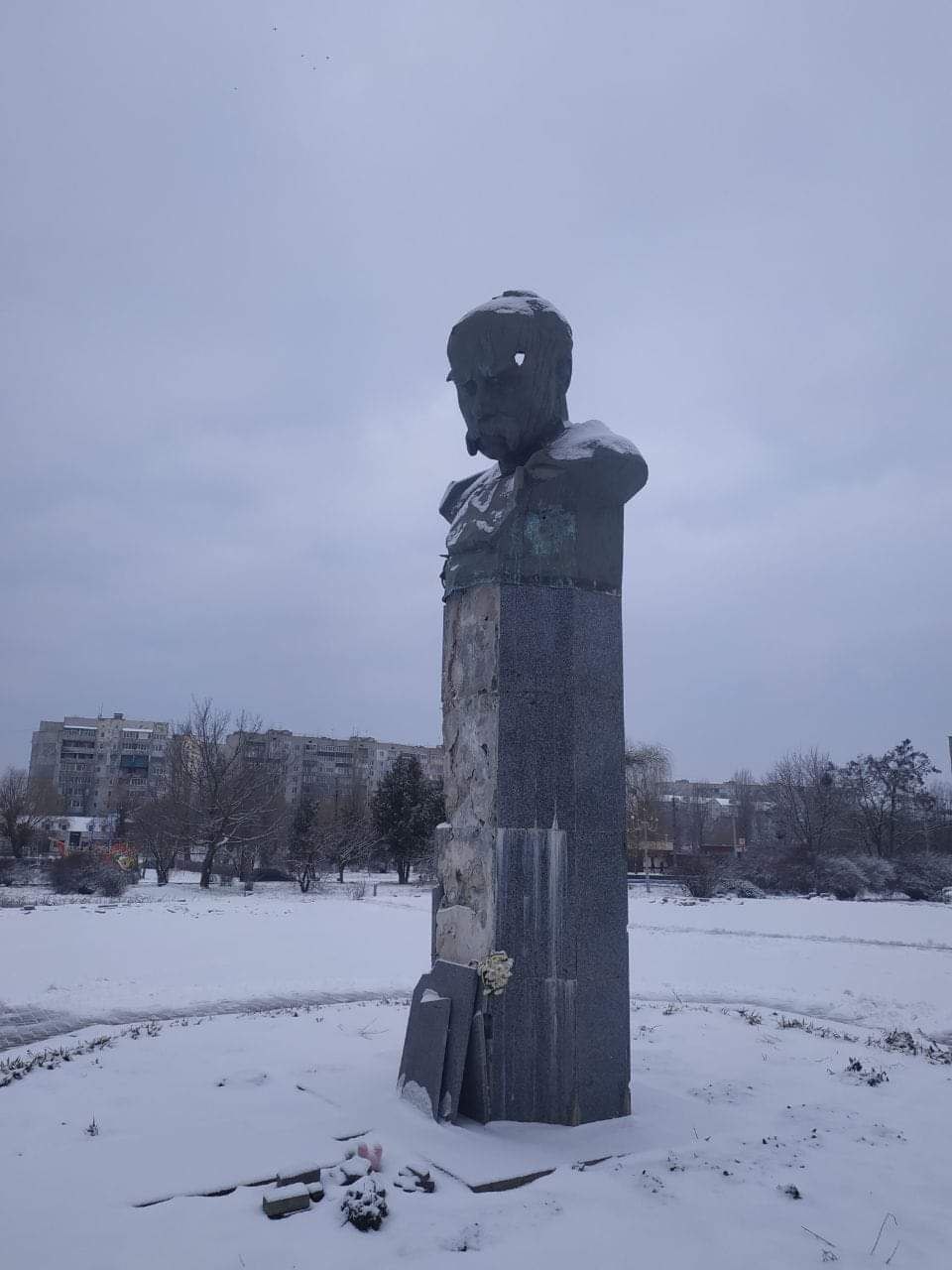 НЕСКОРЕНО СТОЇТЬ
