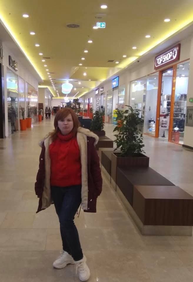 Чорнява дівчинонька