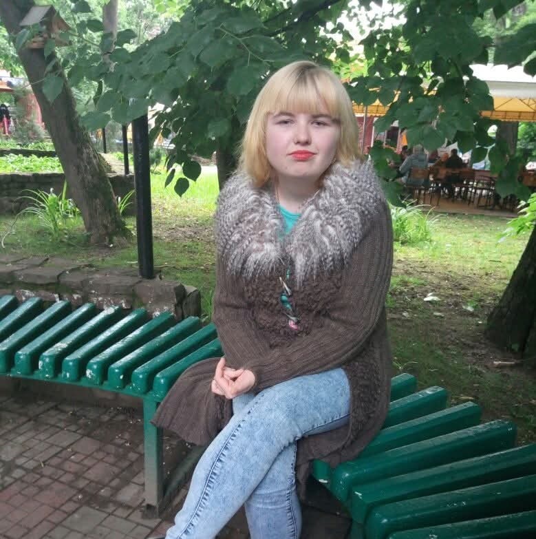 Чорнява дівчинка