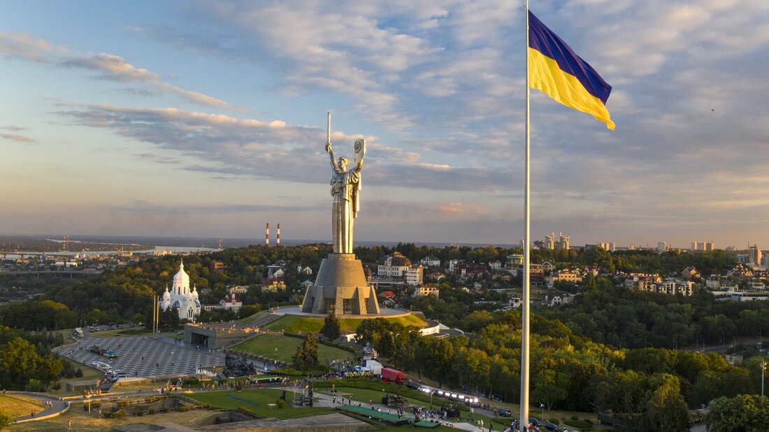 Здалека